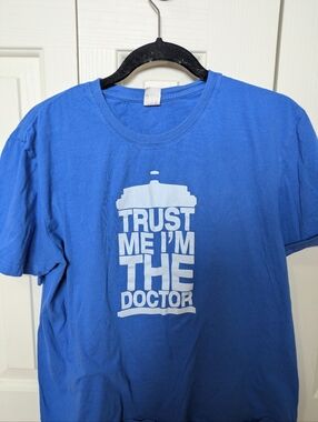 Men's Blue Graphic Short-Sleeve Tee - 'Trust Me I'm The Doctor' - Doctor Who
